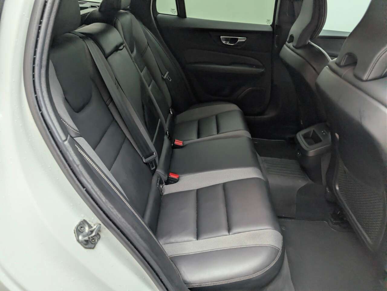 2021 VOLVO V60 2021 VOLVO V60