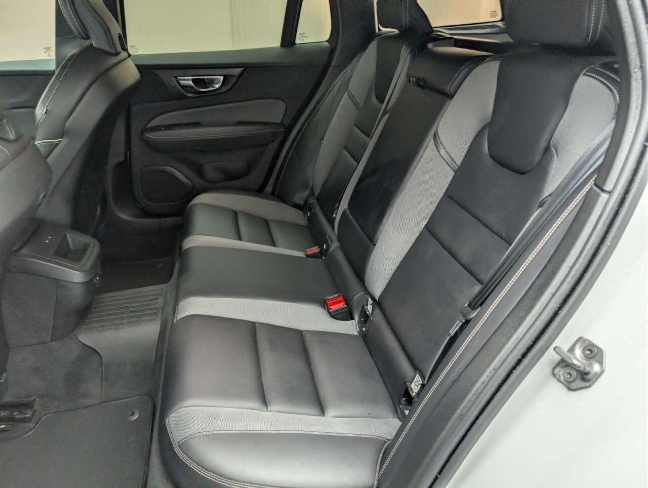 2021 VOLVO V60 2021 VOLVO V60