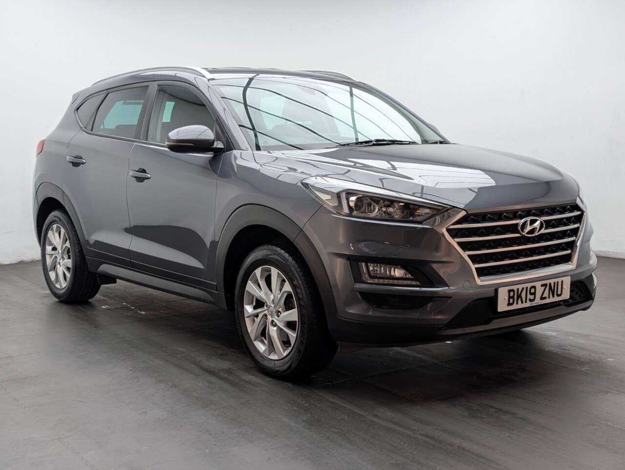 A 2019 HYUNDAI TUCSON 1.6 GDi SE Nav SUV 5dr Petrol Manual Euro 6 (s/s) (132 ps) PARKING CAMERA+L A 2019 HYUNDAI TUCSON 1.6 GDi SE Nav SUV 5dr Petrol Manual Euro 6 (s/s) (132 ps) PARKING CAMERA+L