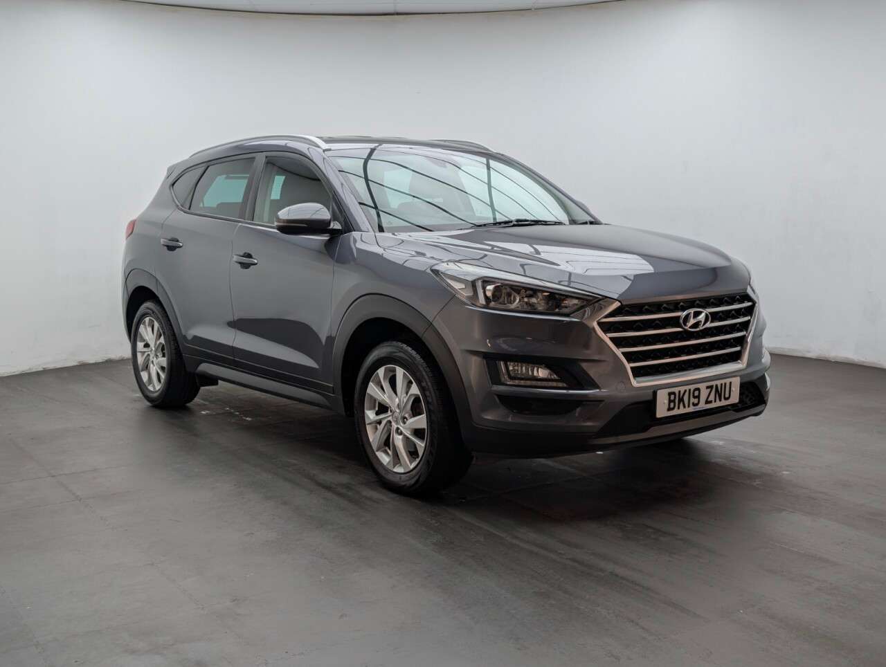 A 2019 HYUNDAI TUCSON 1.6 GDi SE Nav SUV 5dr Petrol Manual Euro 6 (s/s) (132 ps) PARKING CAMERA+L A 2019 HYUNDAI TUCSON 1.6 GDi SE Nav SUV 5dr Petrol Manual Euro 6 (s/s) (132 ps) PARKING CAMERA+L