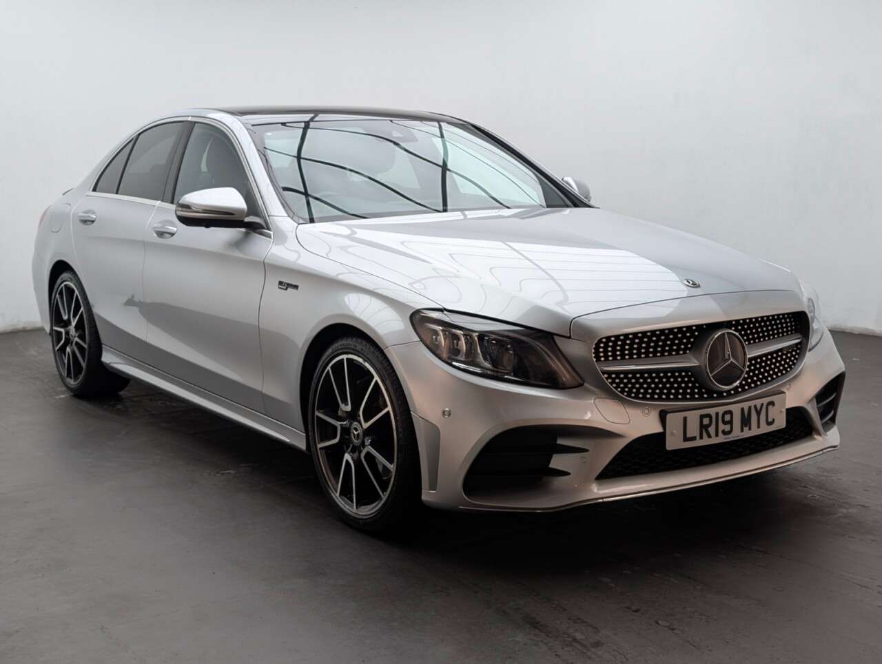 A 2019 MERCEDES-BENZ C CLASS 1.5 C200 MHEV EQ Boost AMG Line (Premium Plus) Saloon 4dr Petrol G-Tronic+ A 2019 MERCEDES-BENZ C CLASS 1.5 C200 MHEV EQ Boost AMG Line (Premium Plus) Saloon 4dr Petrol G-Tronic+