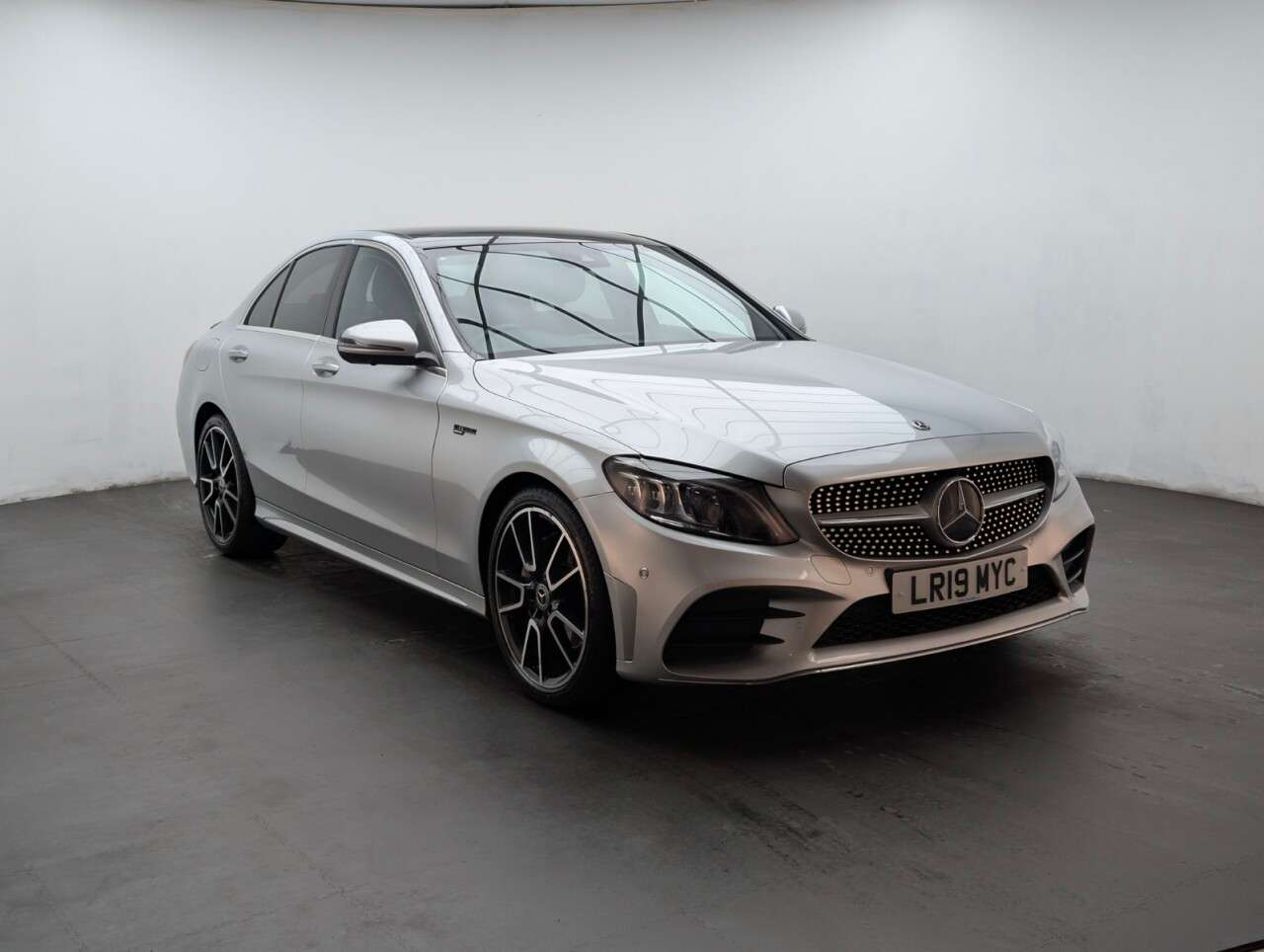 A 2019 MERCEDES-BENZ C CLASS 1.5 C200 MHEV EQ Boost AMG Line (Premium Plus) Saloon 4dr Petrol G-Tronic+ A 2019 MERCEDES-BENZ C CLASS 1.5 C200 MHEV EQ Boost AMG Line (Premium Plus) Saloon 4dr Petrol G-Tronic+
