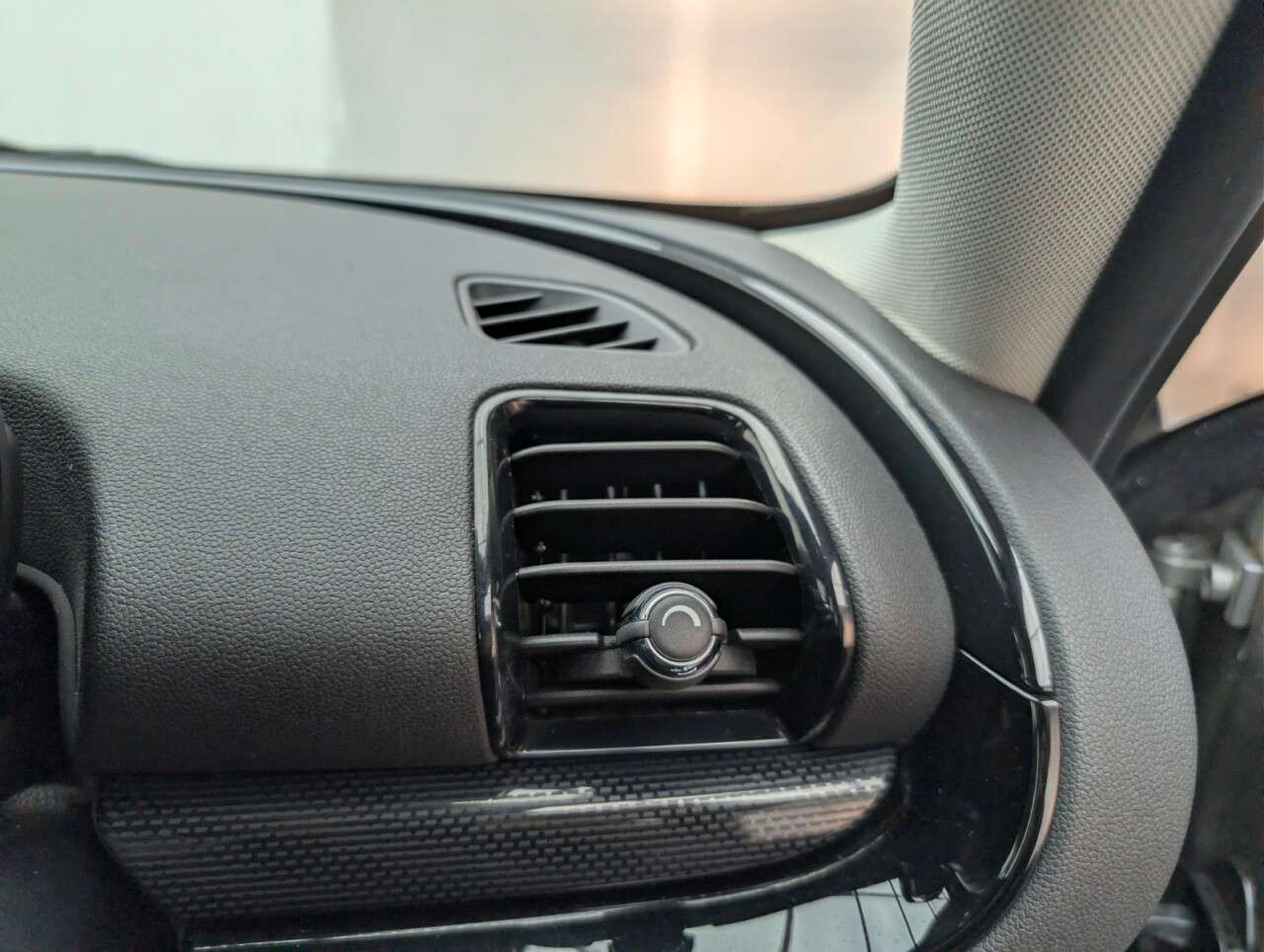 2017 MINI CLUBMAN 2017 MINI CLUBMAN