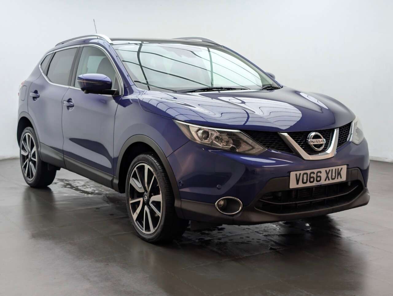 A 2016 NISSAN QASHQAI 1.6 dCi Tekna SUV 5dr Diesel XTRON 2WD Euro 6 (s/s) (130 ps) - CRUISE CONTR A 2016 NISSAN QASHQAI 1.6 dCi Tekna SUV 5dr Diesel XTRON 2WD Euro 6 (s/s) (130 ps) - CRUISE CONTR