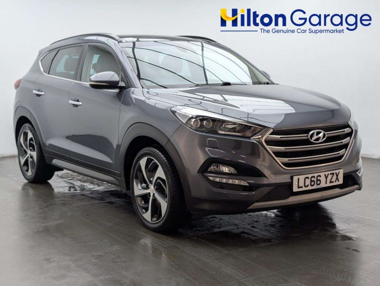 A 2016 HYUNDAI TUCSON 2.0 CRDi Blue Drive Premium SE SUV 5dr Diesel Manual Euro 6 (s/s) (136 ps) A 2016 HYUNDAI TUCSON 2.0 CRDi Blue Drive Premium SE SUV 5dr Diesel Manual Euro 6 (s/s) (136 ps)