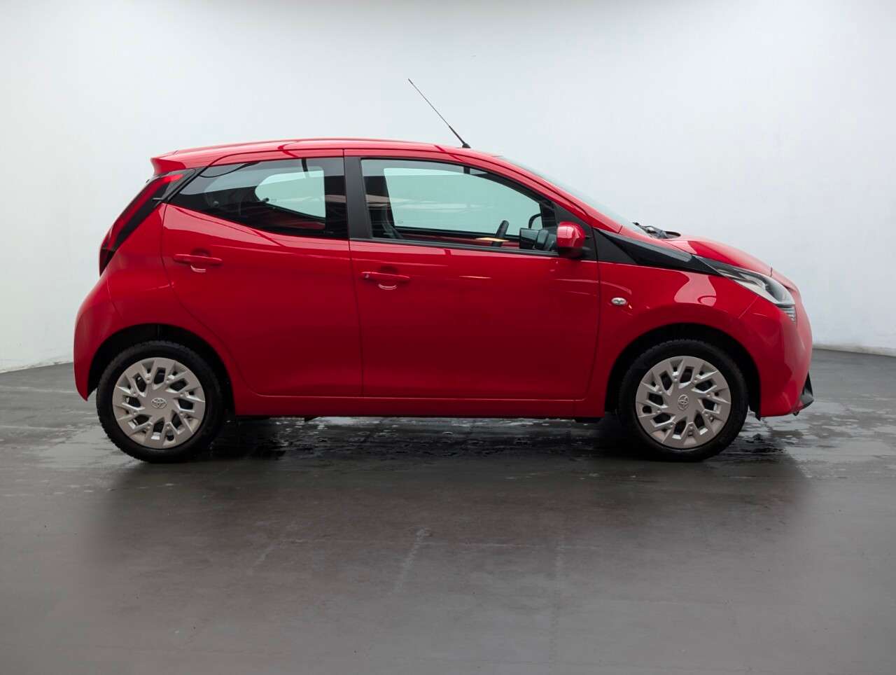 2021 TOYOTA AYGO 2021 TOYOTA AYGO