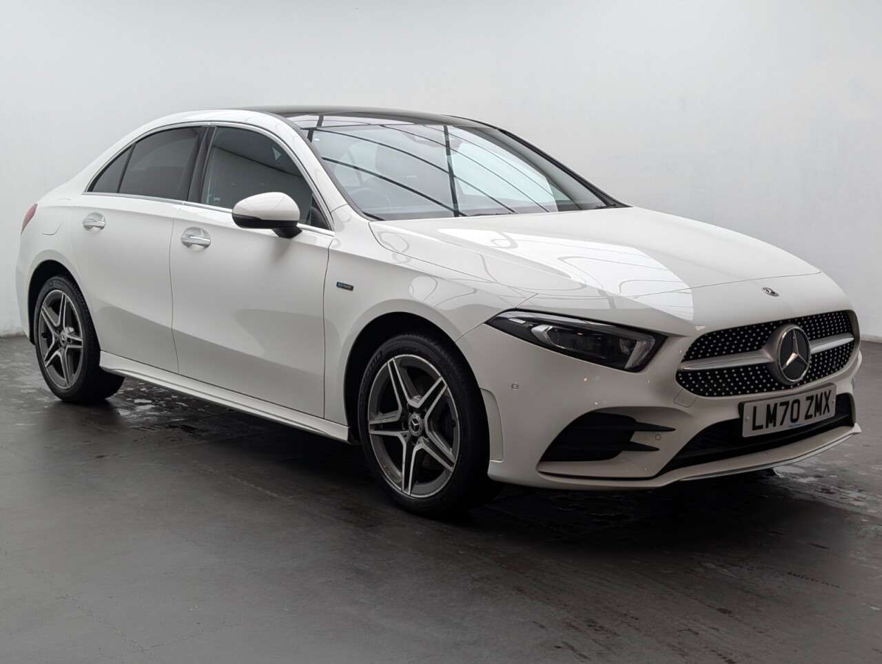 A 2020 MERCEDES-BENZ A CLASS 1.3 A250e 15.6kWh AMG Line (Premium Plus 2) Saloon 4dr Petrol Plug-in Hybri A 2020 MERCEDES-BENZ A CLASS 1.3 A250e 15.6kWh AMG Line (Premium Plus 2) Saloon 4dr Petrol Plug-in Hybri