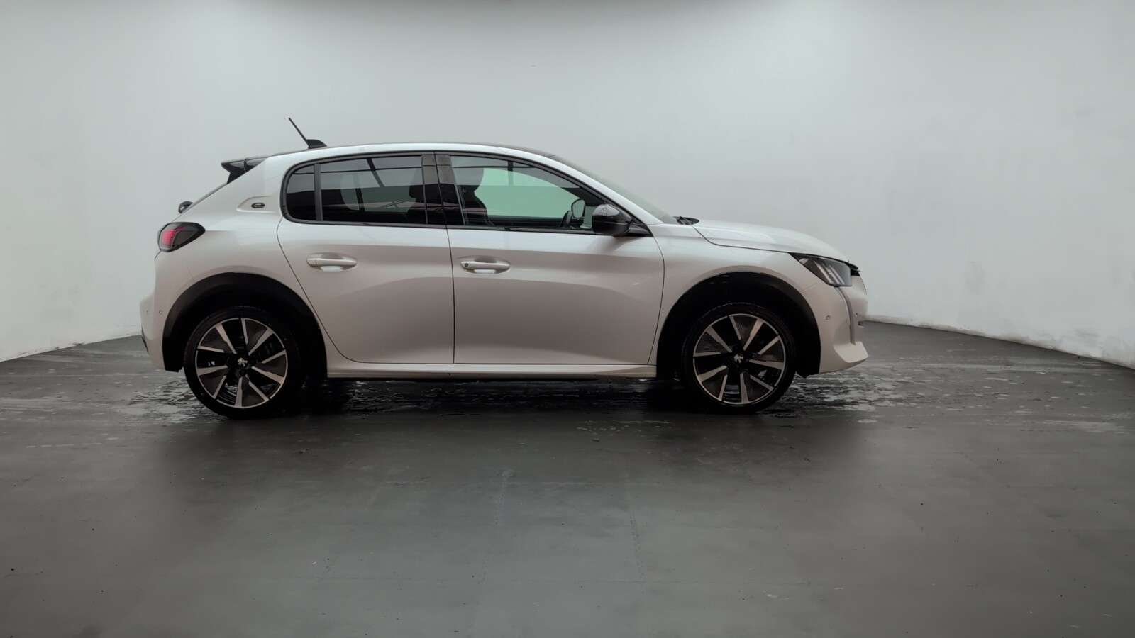 2021 PEUGEOT E-208 2021 PEUGEOT E-208