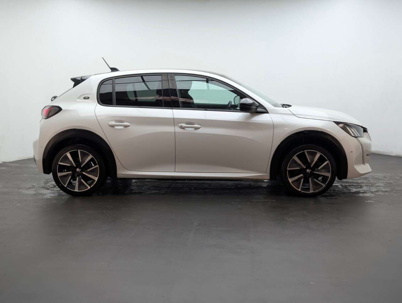 2021 PEUGEOT E-208 2021 PEUGEOT E-208