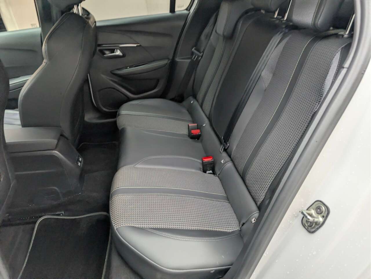 2021 PEUGEOT E-208 2021 PEUGEOT E-208