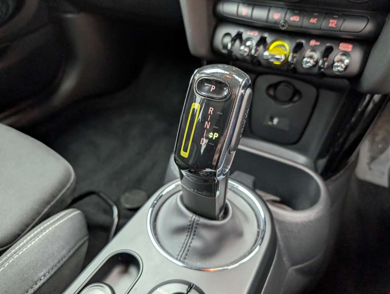 2020 MINI ELECTRIC HATCH 2020 MINI ELECTRIC HATCH