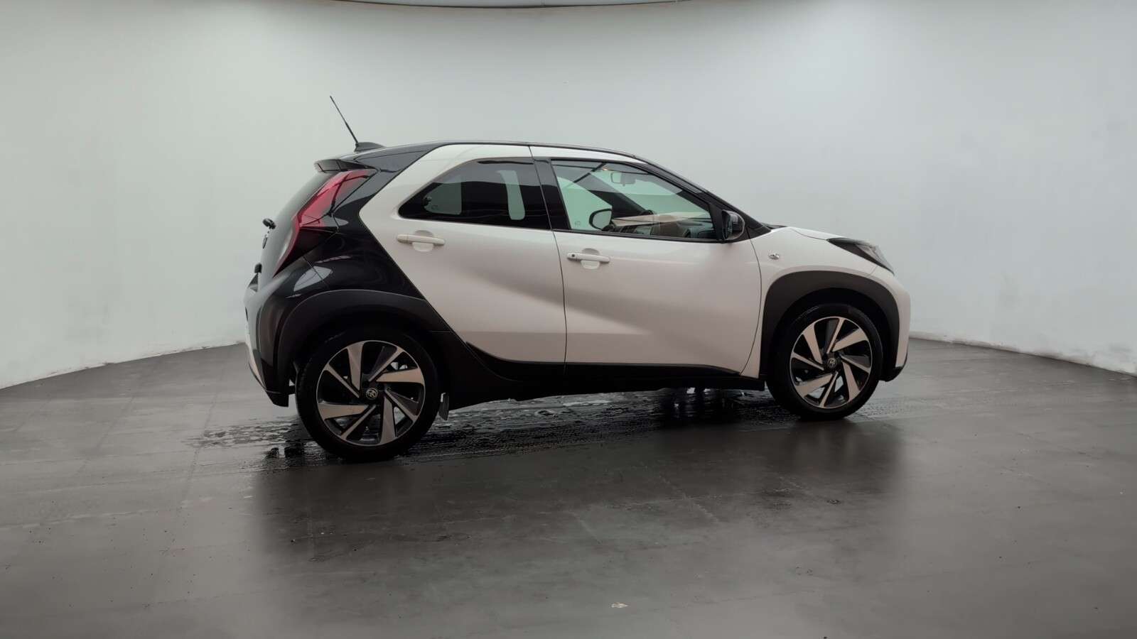 2023 TOYOTA AYGO X 2023 TOYOTA AYGO X