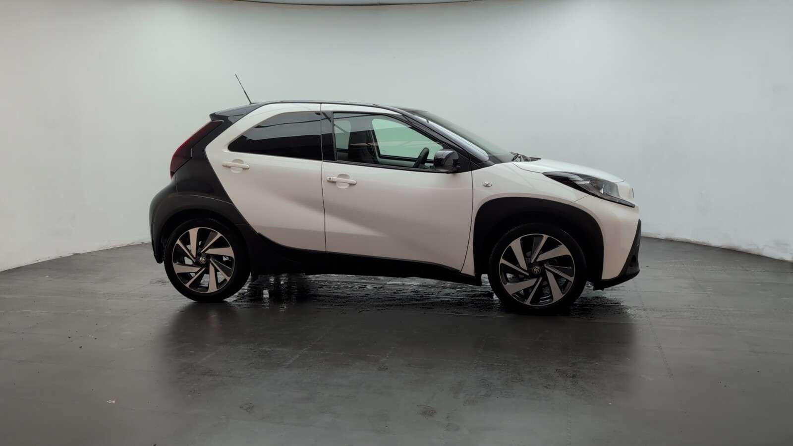 2023 TOYOTA AYGO X 2023 TOYOTA AYGO X