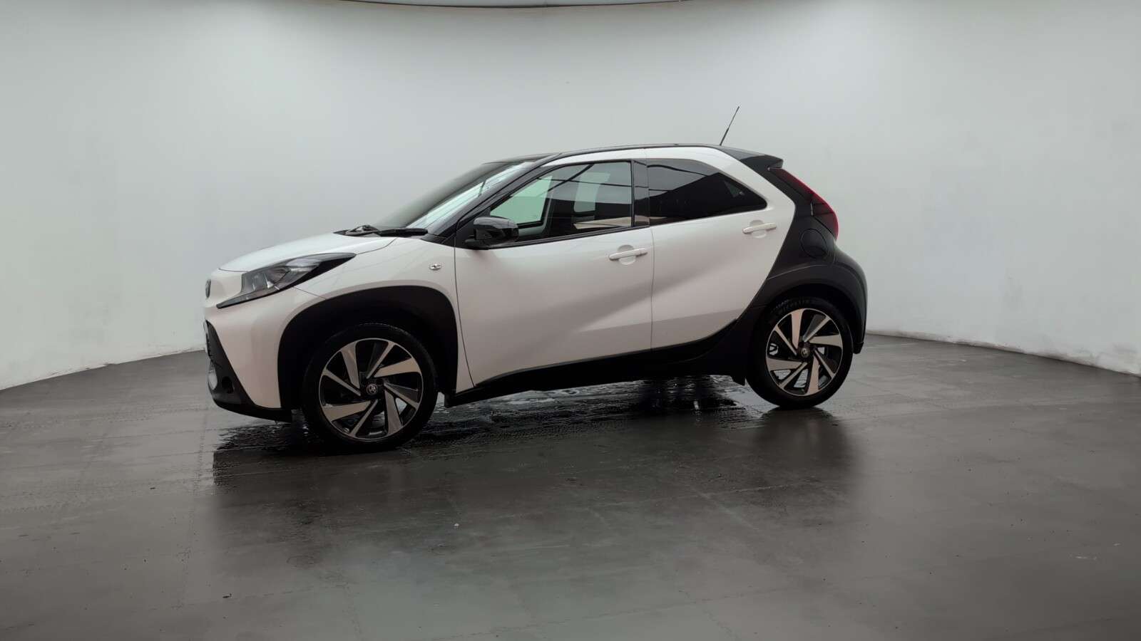 2023 TOYOTA AYGO X 2023 TOYOTA AYGO X