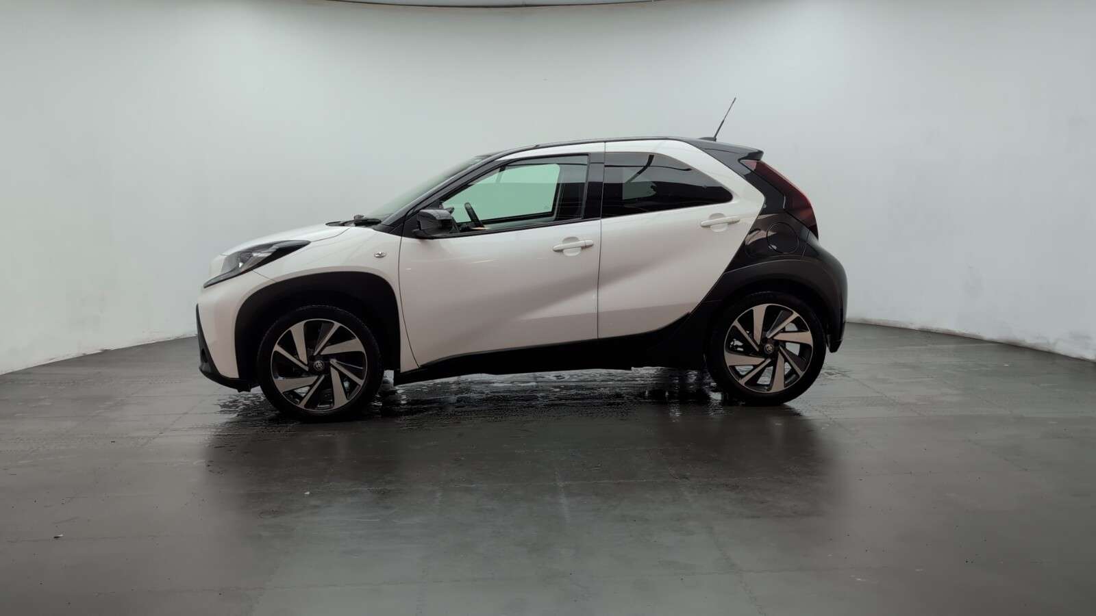 2023 TOYOTA AYGO X 2023 TOYOTA AYGO X