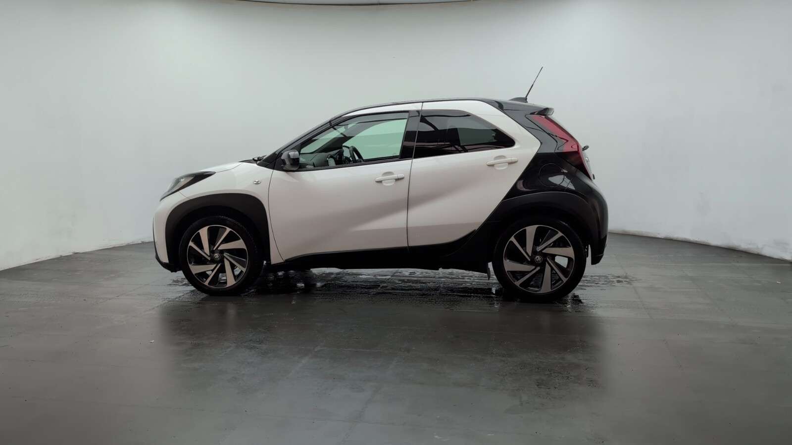 2023 TOYOTA AYGO X 2023 TOYOTA AYGO X