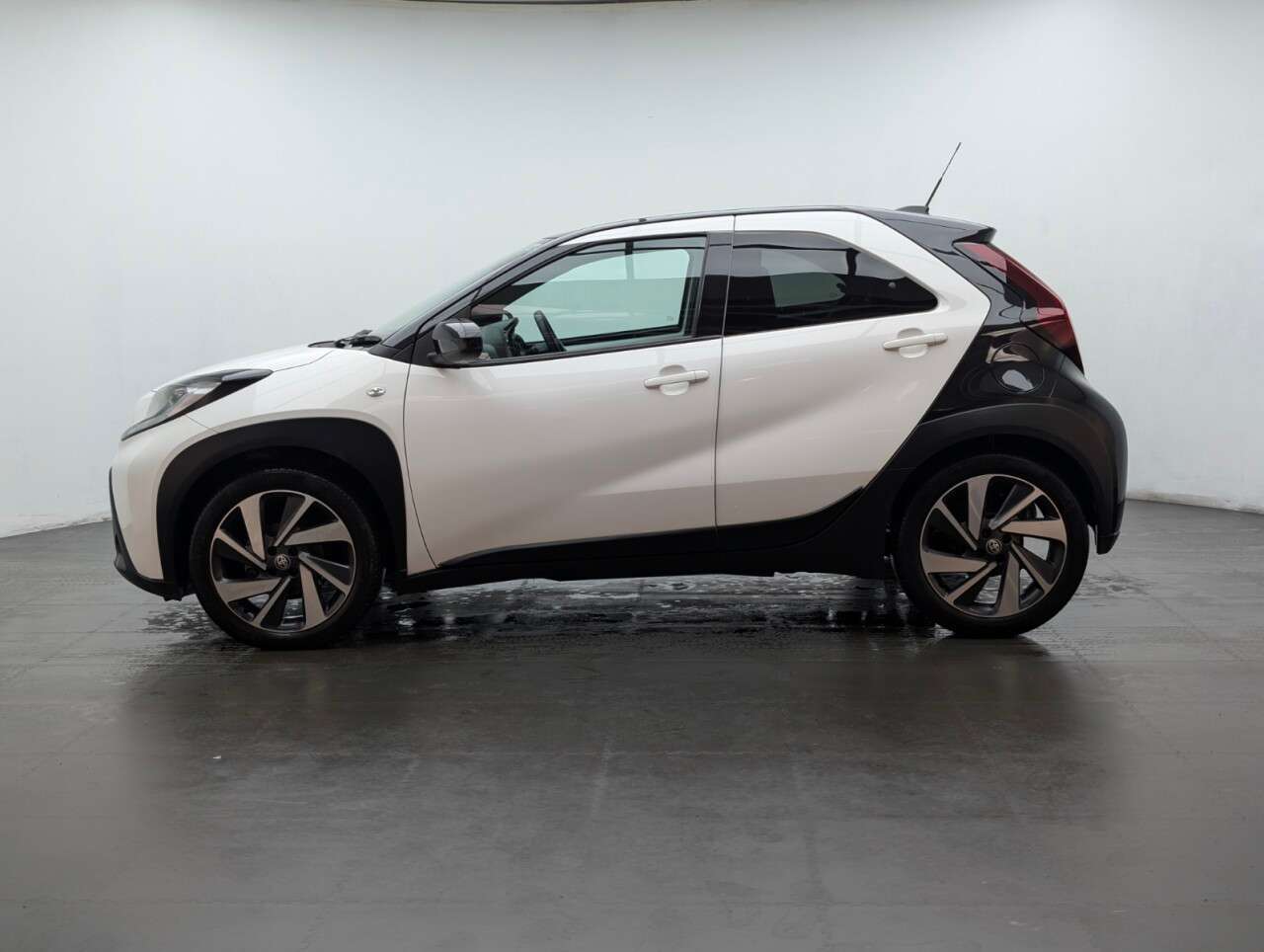 2023 TOYOTA AYGO X 2023 TOYOTA AYGO X