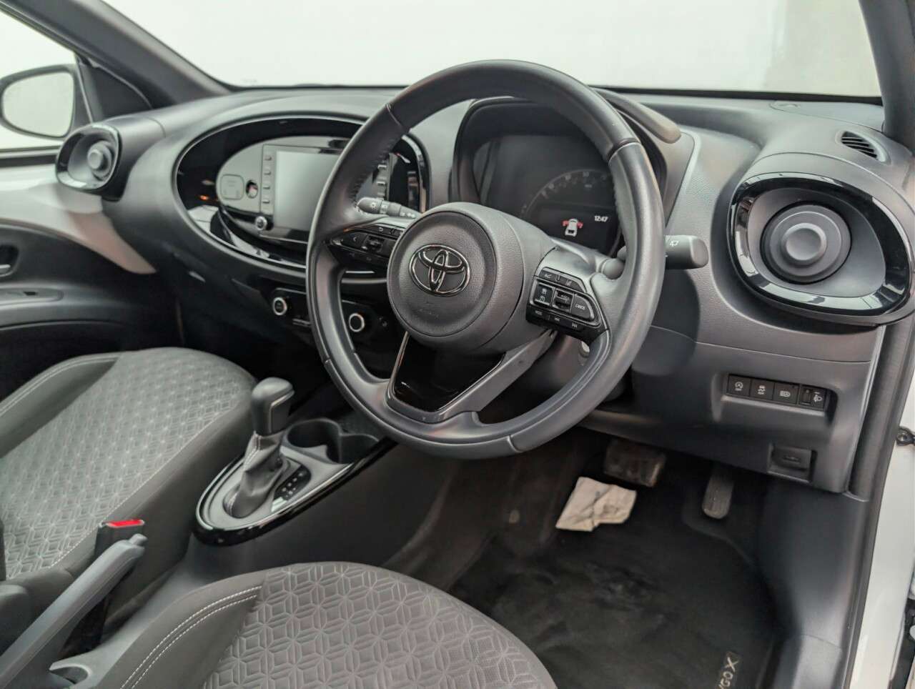 2023 TOYOTA AYGO X 2023 TOYOTA AYGO X