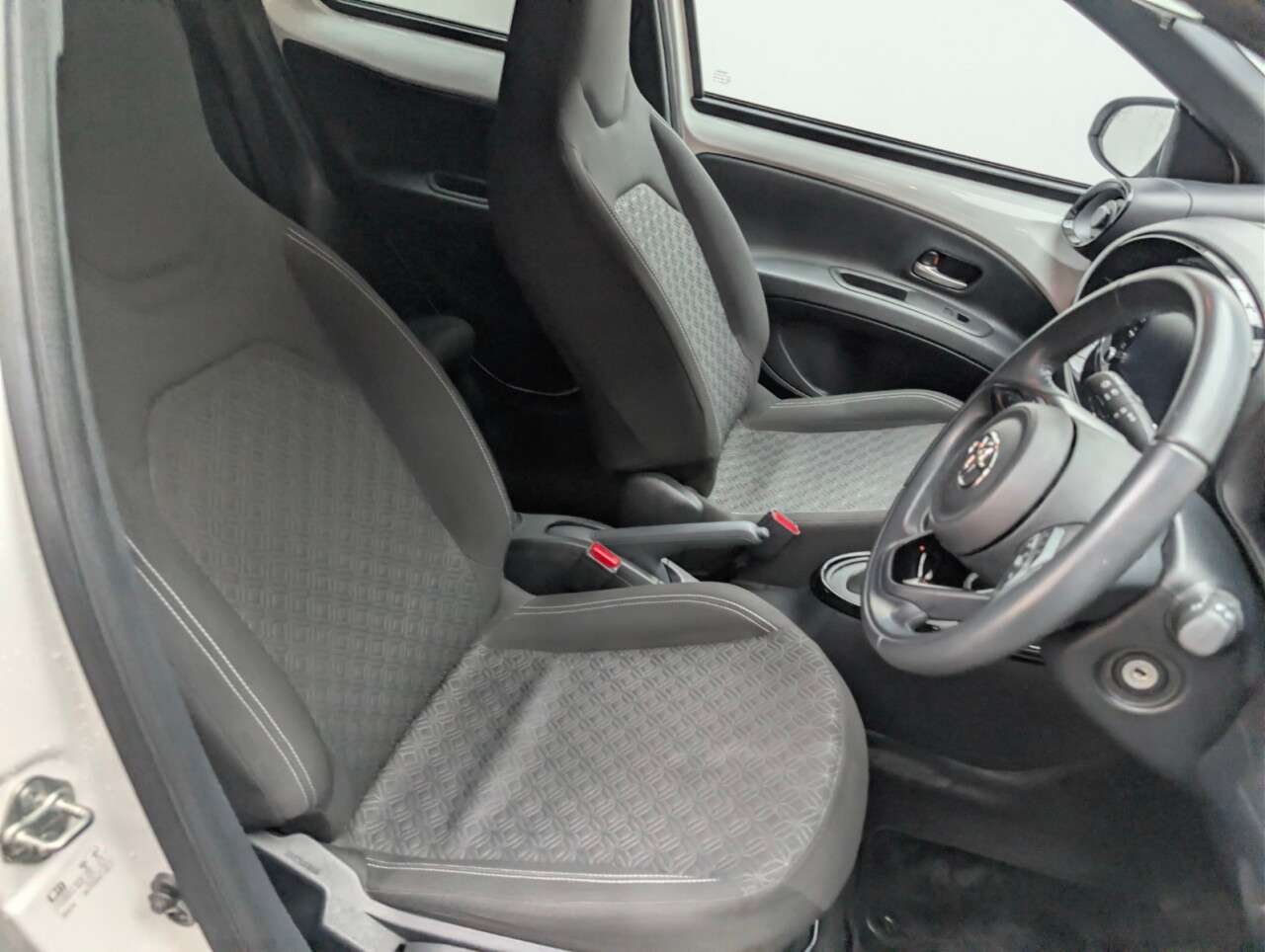 2023 TOYOTA AYGO X 2023 TOYOTA AYGO X