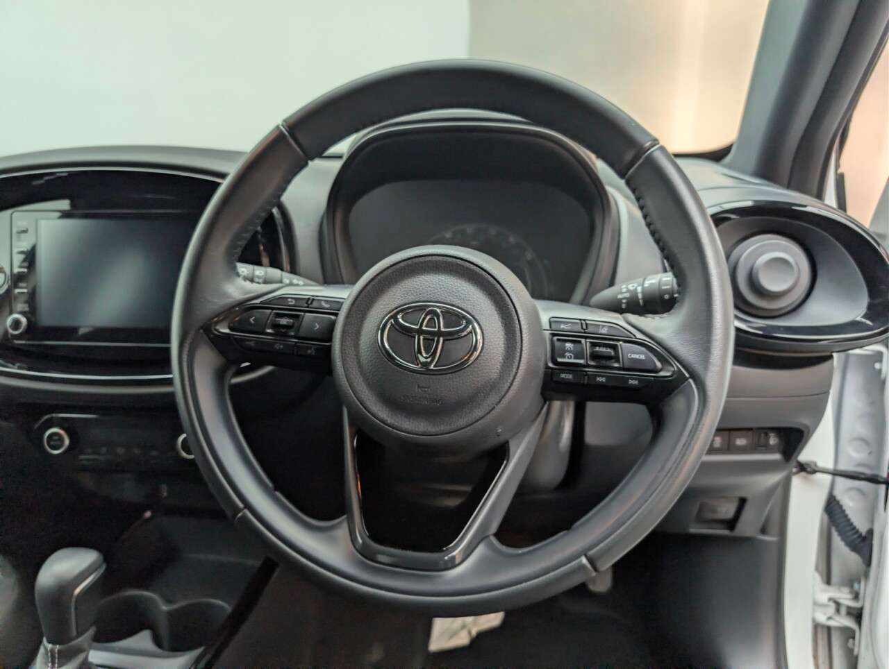 2023 TOYOTA AYGO X 2023 TOYOTA AYGO X