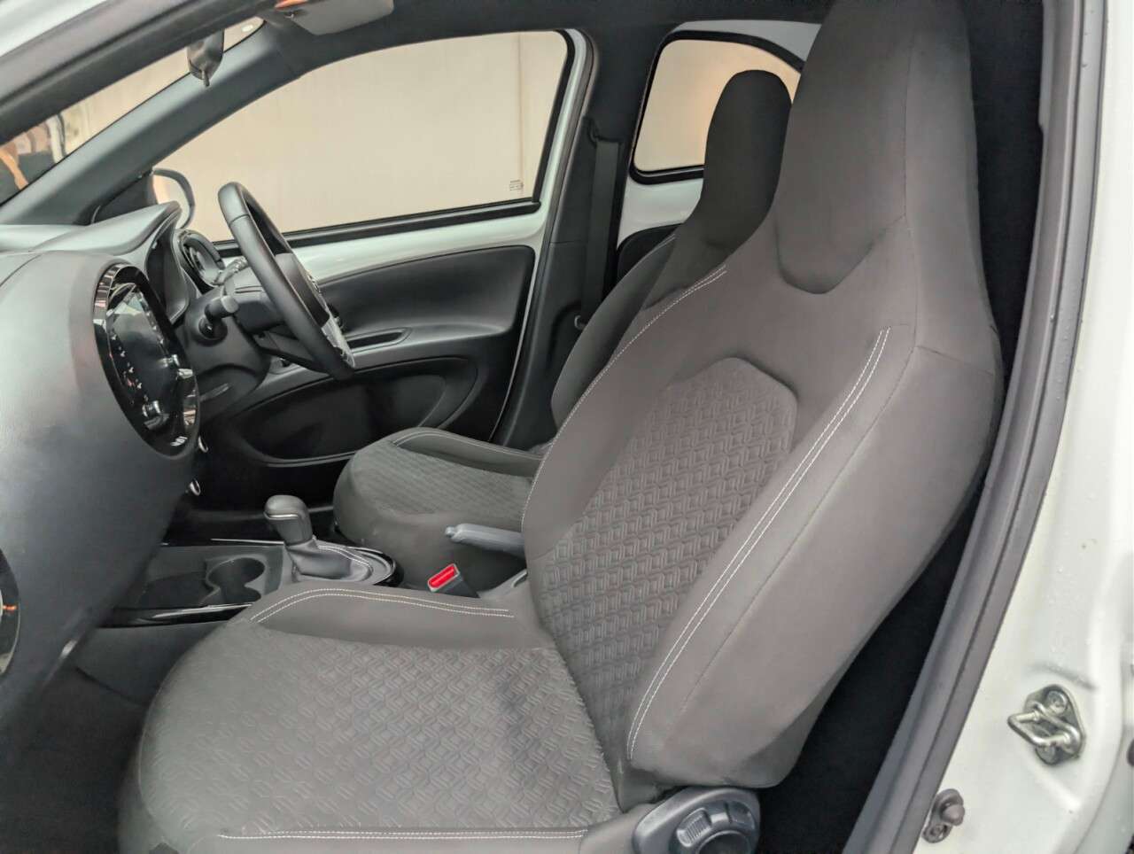 2023 TOYOTA AYGO X 2023 TOYOTA AYGO X