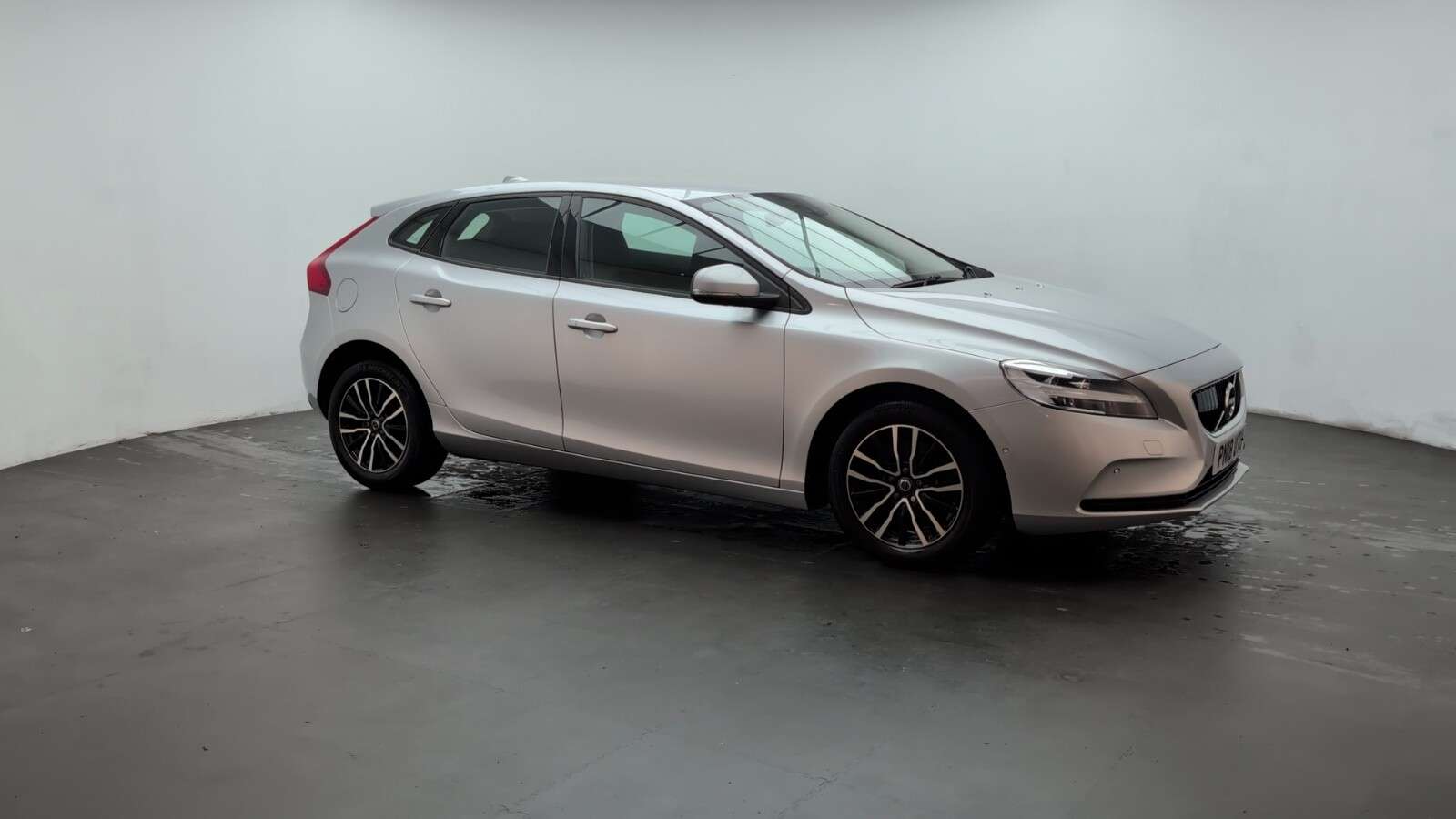 2018 VOLVO V40 2018 VOLVO V40