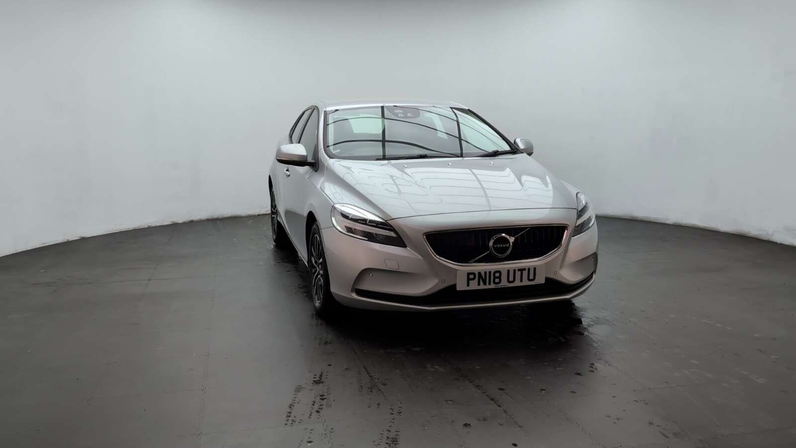 2018 VOLVO V40 2018 VOLVO V40
