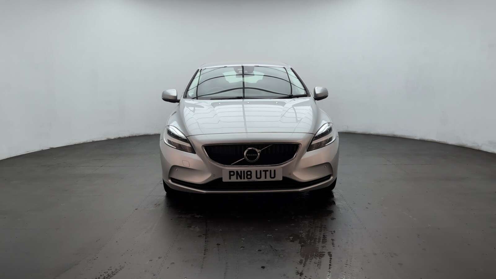2018 VOLVO V40 2018 VOLVO V40