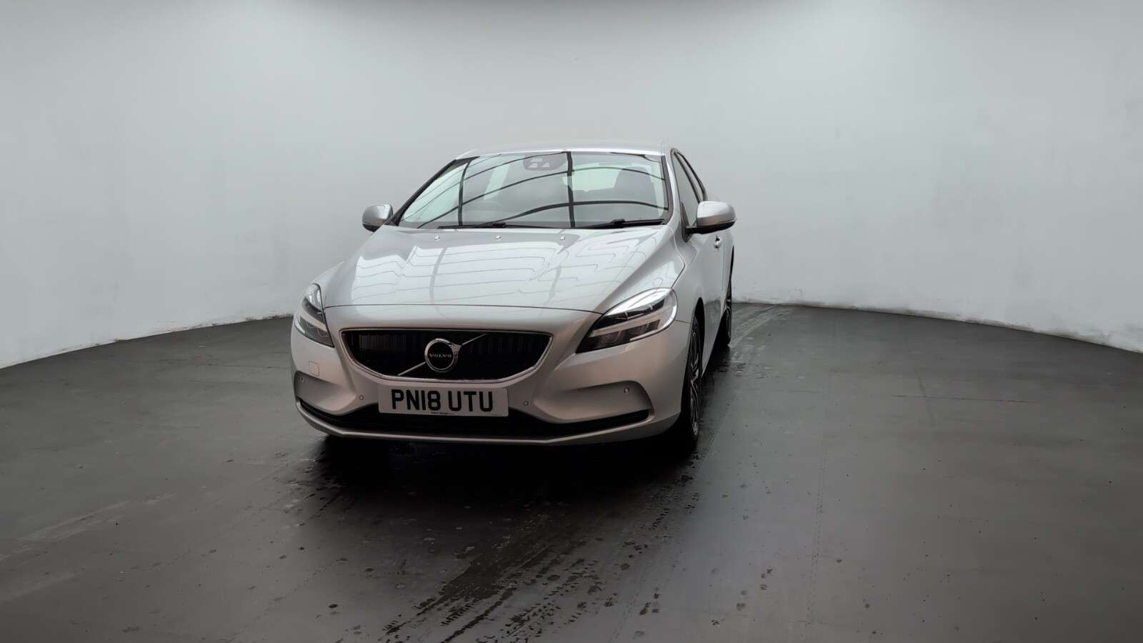 2018 VOLVO V40 2018 VOLVO V40