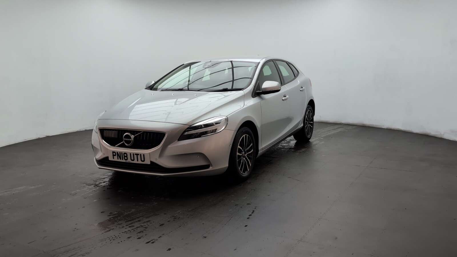2018 VOLVO V40 2018 VOLVO V40