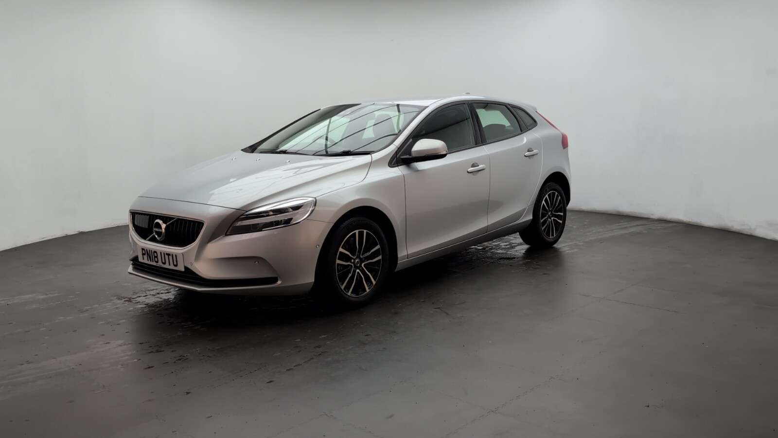 2018 VOLVO V40 2018 VOLVO V40
