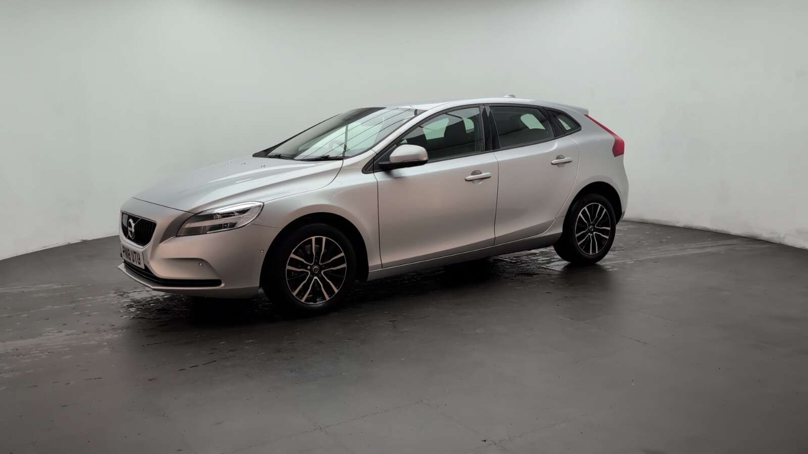 2018 VOLVO V40 2018 VOLVO V40