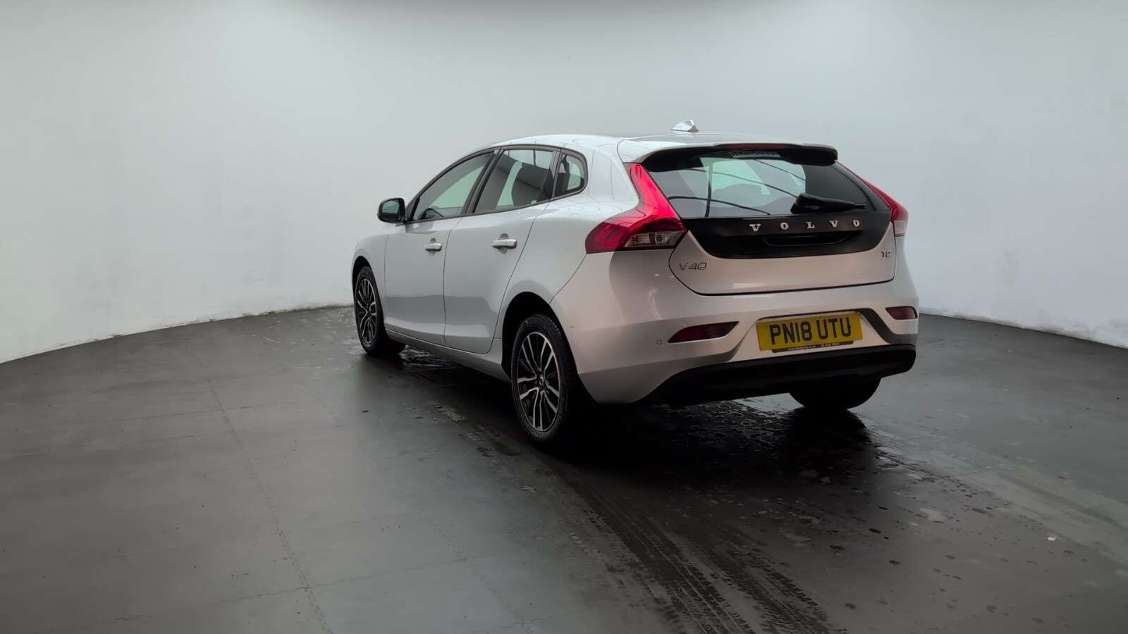 2018 VOLVO V40 2018 VOLVO V40
