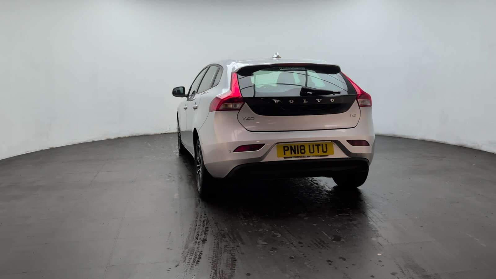 2018 VOLVO V40 2018 VOLVO V40