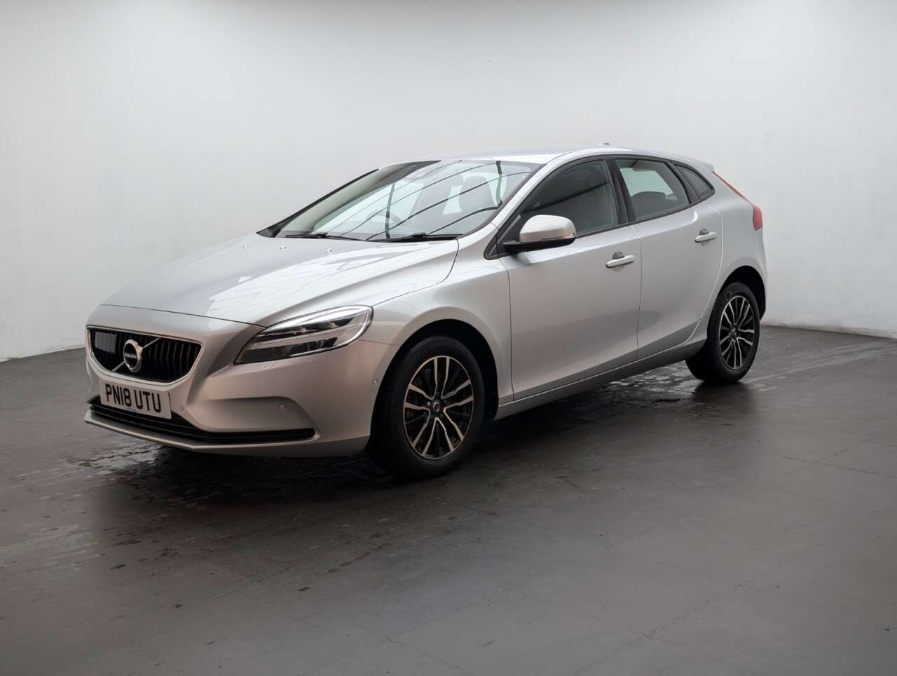 2018 VOLVO V40 2018 VOLVO V40