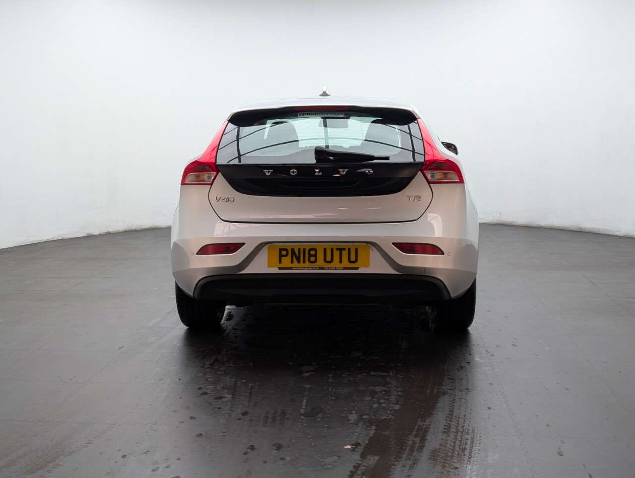 2018 VOLVO V40 2018 VOLVO V40