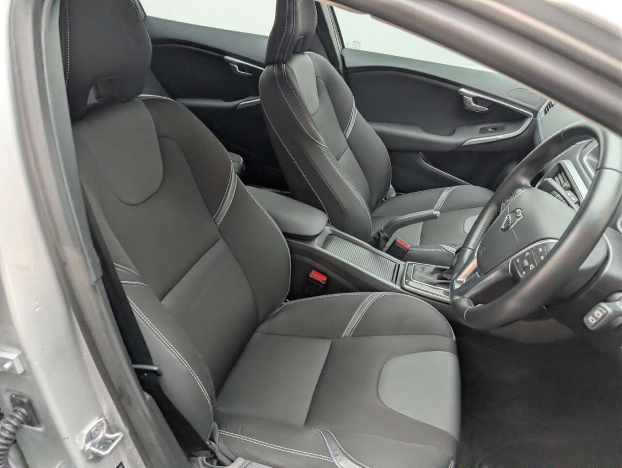 2018 VOLVO V40 2018 VOLVO V40