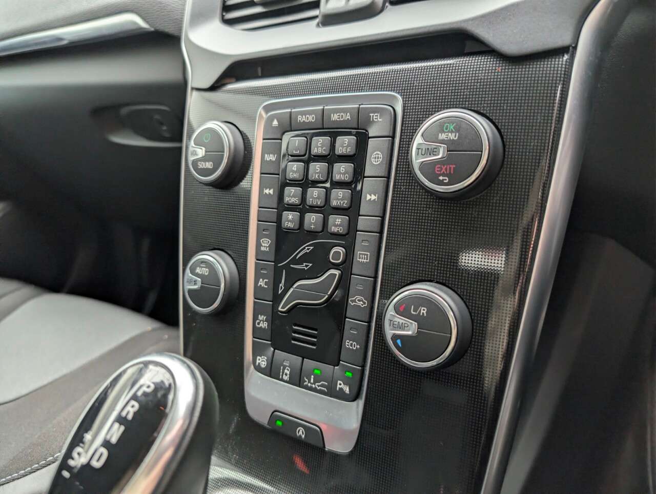 2018 VOLVO V40 2018 VOLVO V40