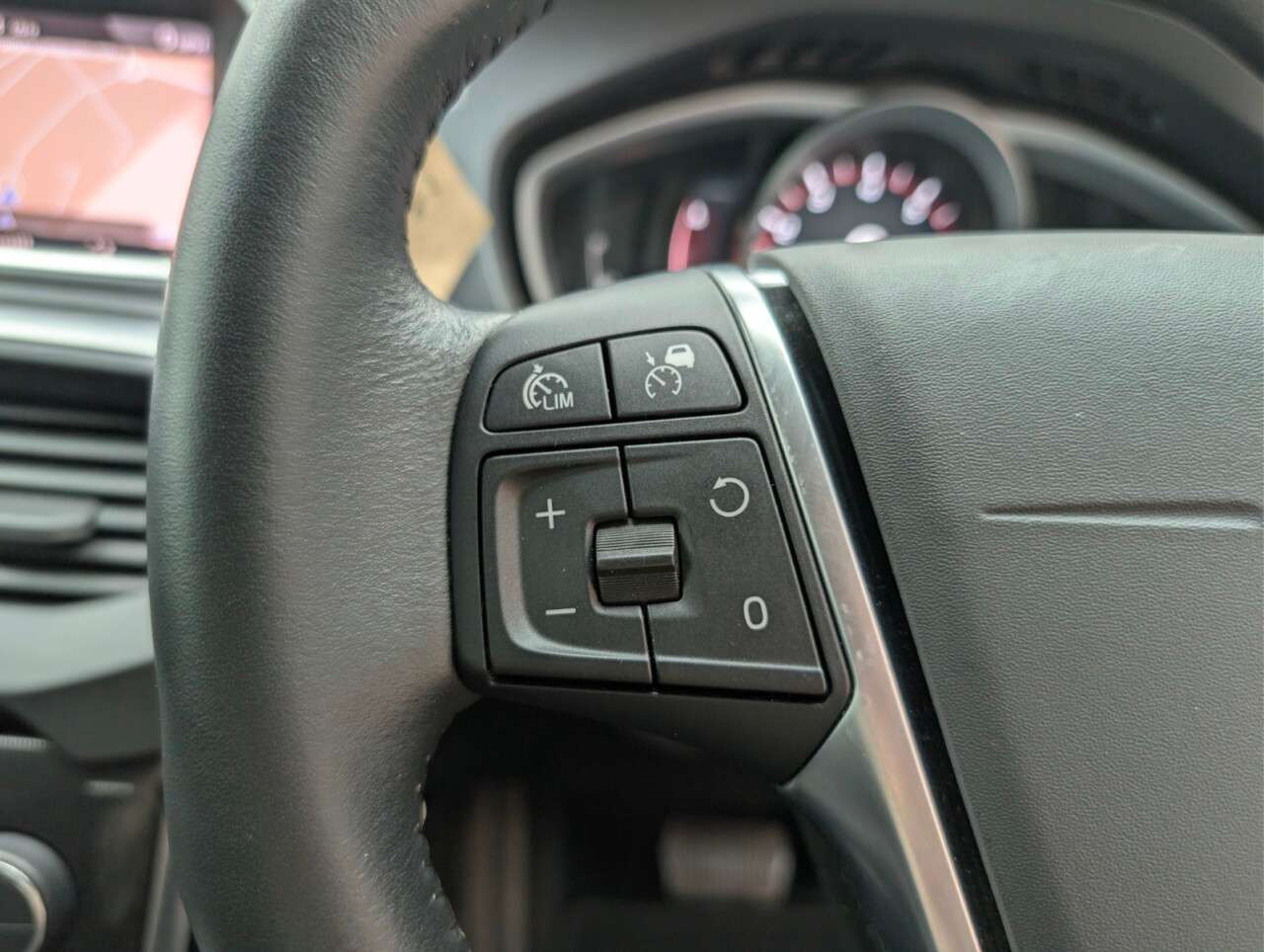 2018 VOLVO V40 2018 VOLVO V40