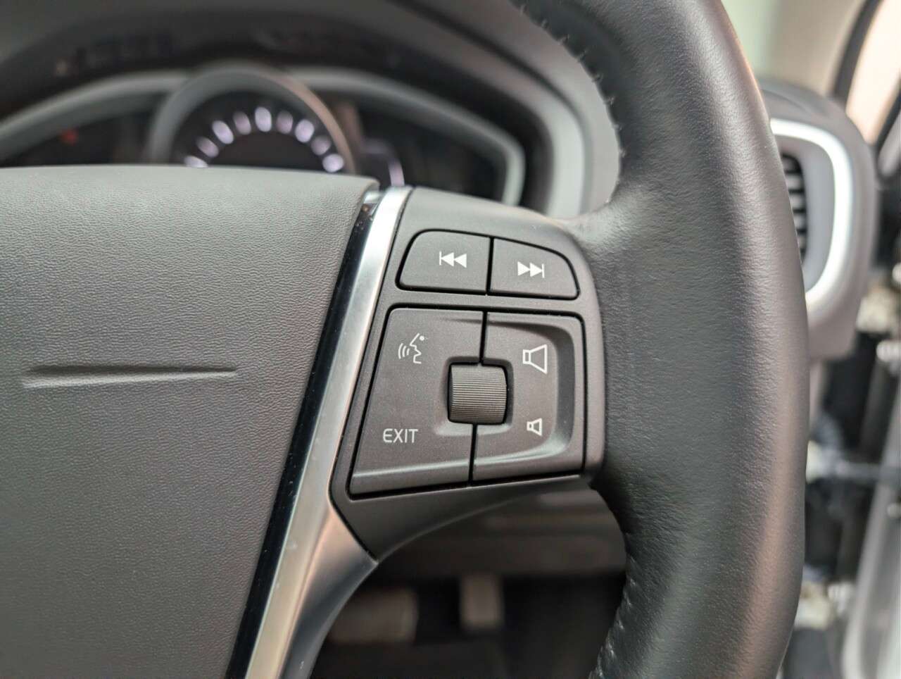 2018 VOLVO V40 2018 VOLVO V40