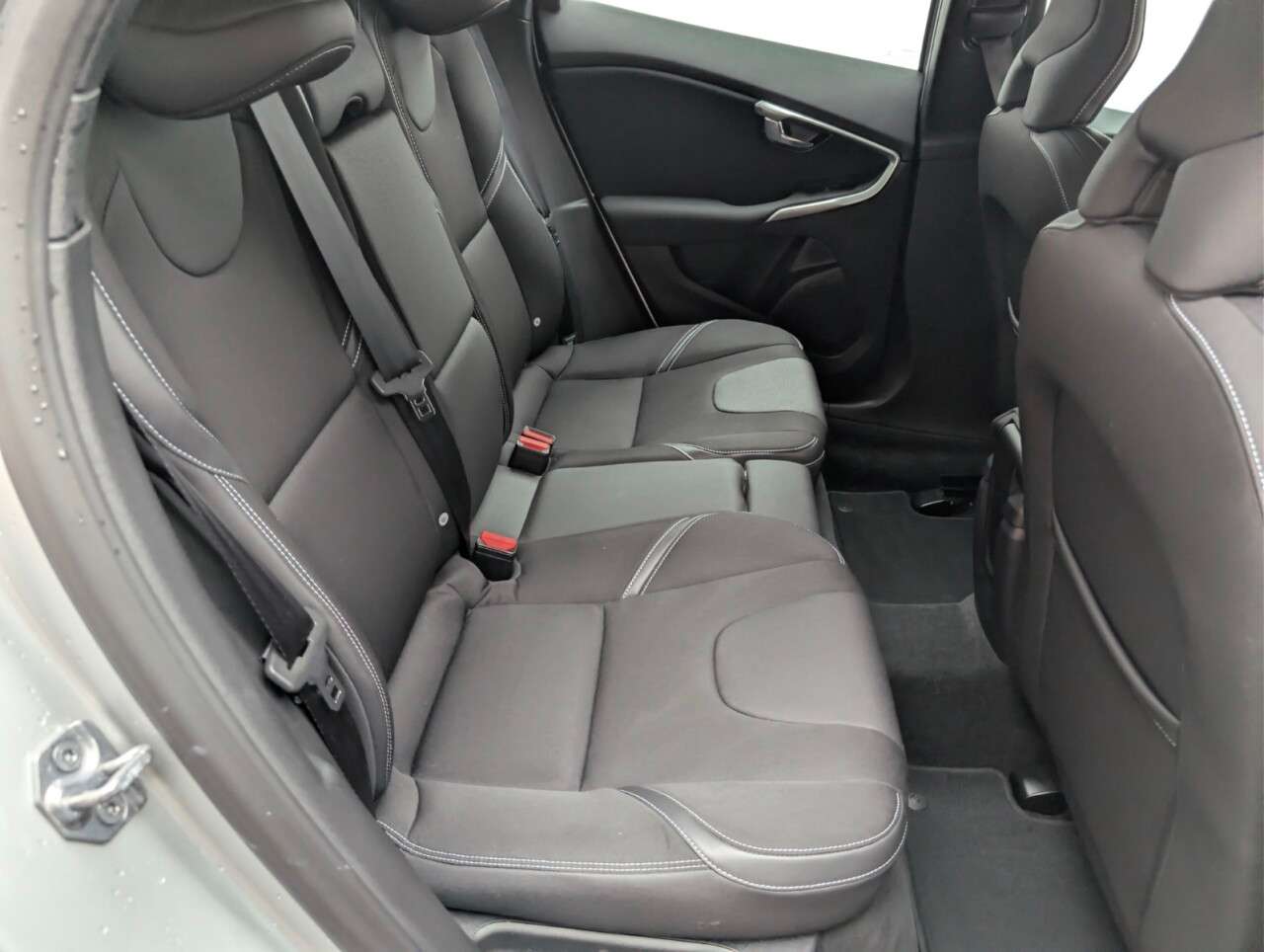 2018 VOLVO V40 2018 VOLVO V40