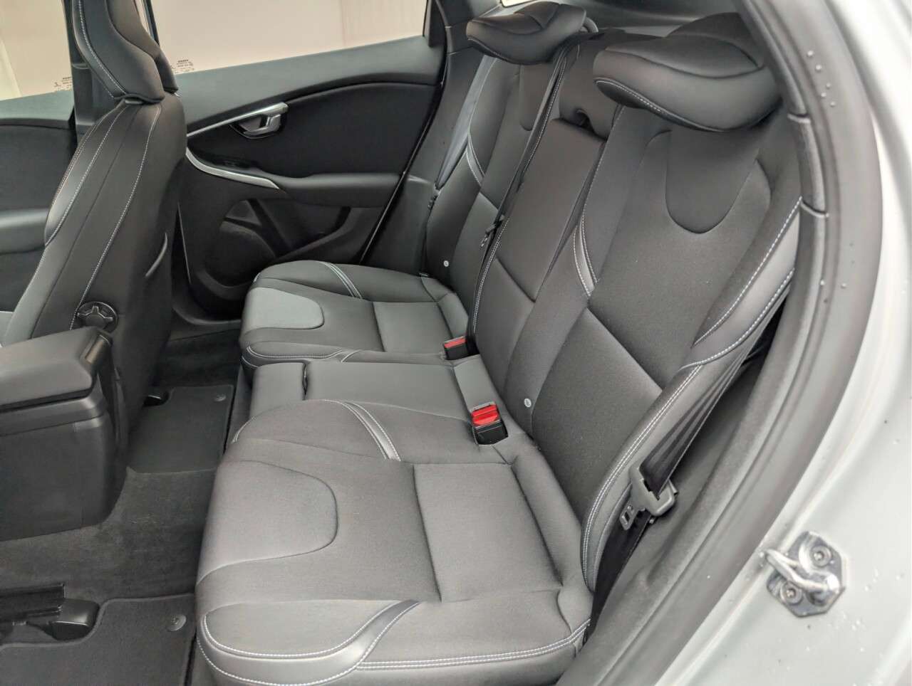 2018 VOLVO V40 2018 VOLVO V40