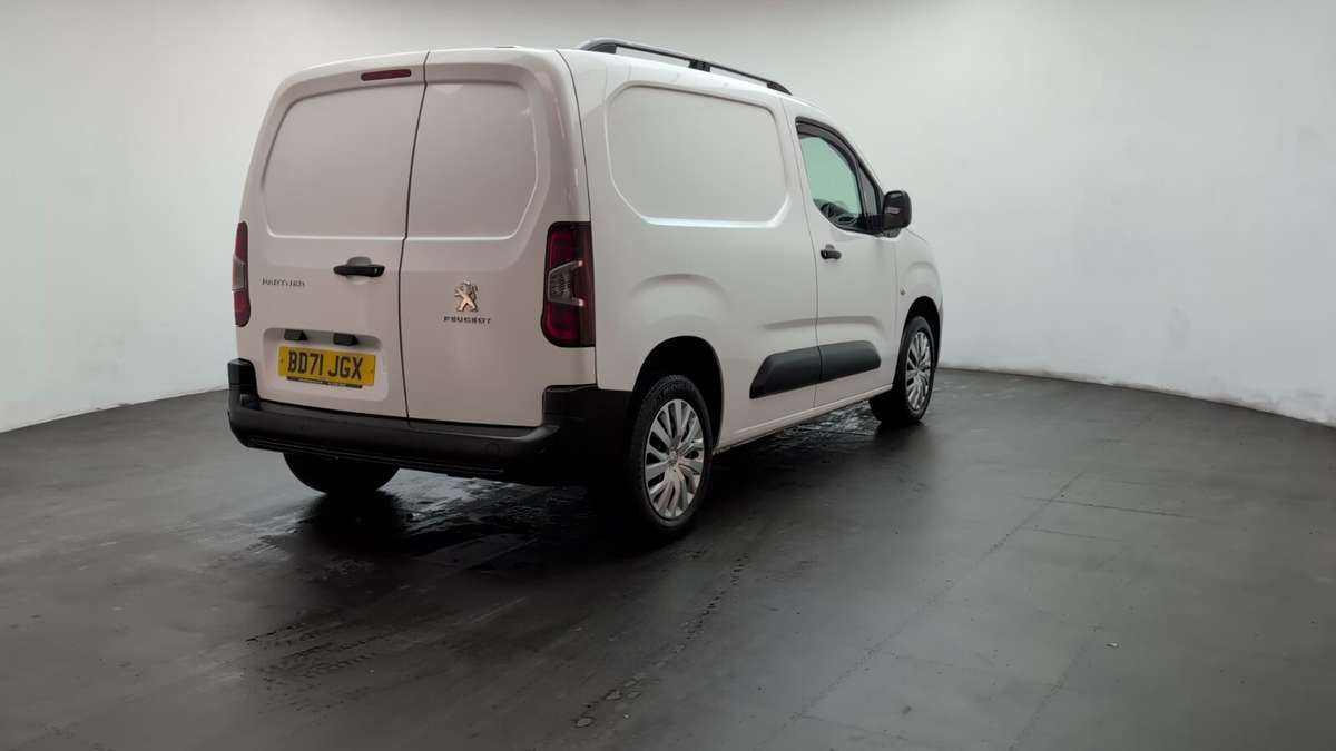 Check out this Peugeot Partner 2021 Diesel Manual