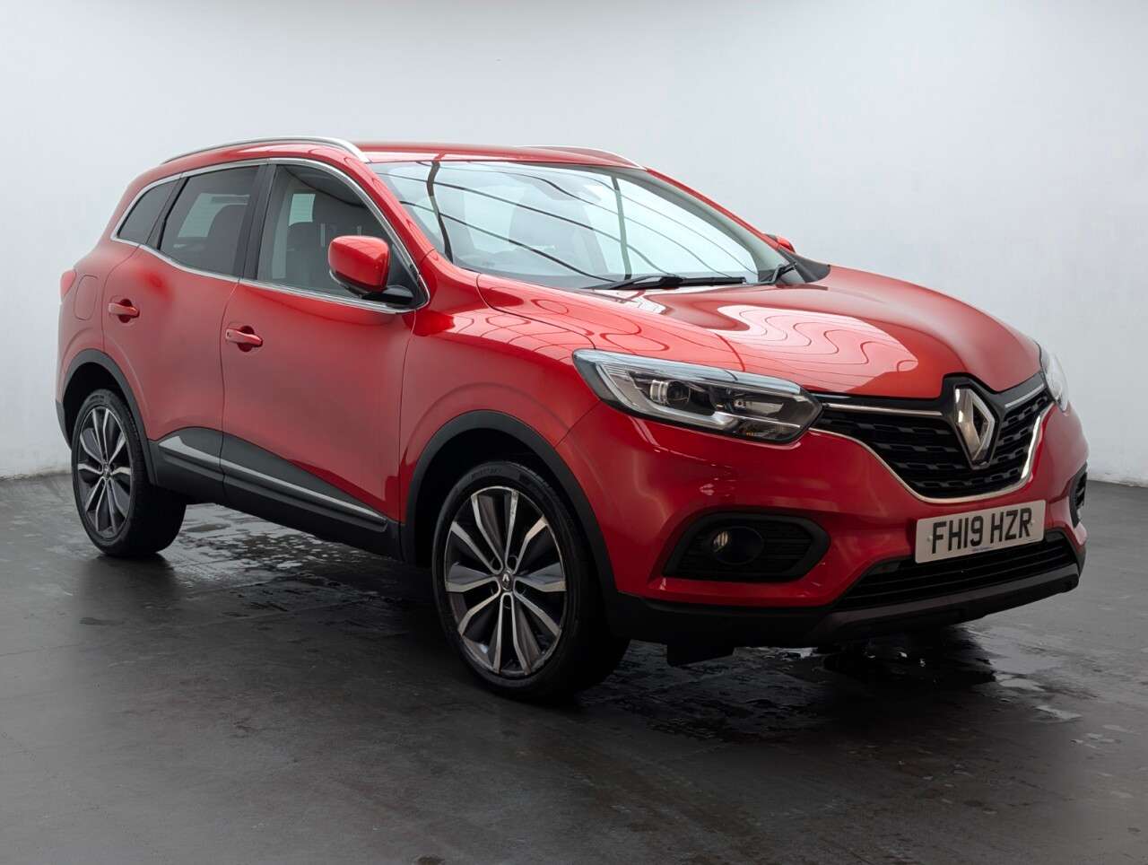 A 2019 RENAULT KADJAR 1.3 TCe Iconic SUV 5dr Petrol Manual Euro 6 (s/s) (140 ps) - APPLE CARPLAY A 2019 RENAULT KADJAR 1.3 TCe Iconic SUV 5dr Petrol Manual Euro 6 (s/s) (140 ps) - APPLE CARPLAY