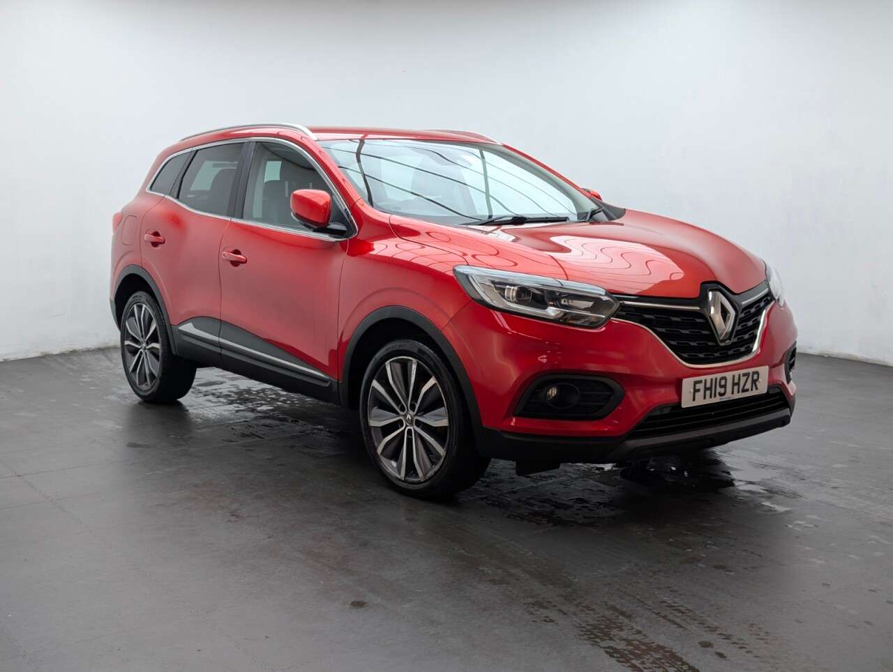 A 2019 RENAULT KADJAR 1.3 TCe Iconic SUV 5dr Petrol Manual Euro 6 (s/s) (140 ps) - APPLE CARPLAY A 2019 RENAULT KADJAR 1.3 TCe Iconic SUV 5dr Petrol Manual Euro 6 (s/s) (140 ps) - APPLE CARPLAY