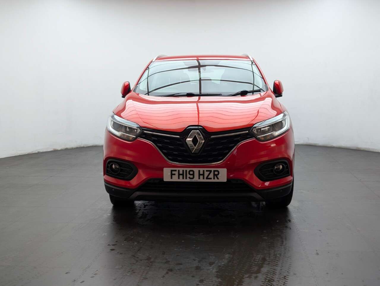 A 2019 RENAULT KADJAR 1.3 TCe Iconic SUV 5dr Petrol Manual Euro 6 (s/s) (140 ps) - APPLE CARPLAY A 2019 RENAULT KADJAR 1.3 TCe Iconic SUV 5dr Petrol Manual Euro 6 (s/s) (140 ps) - APPLE CARPLAY