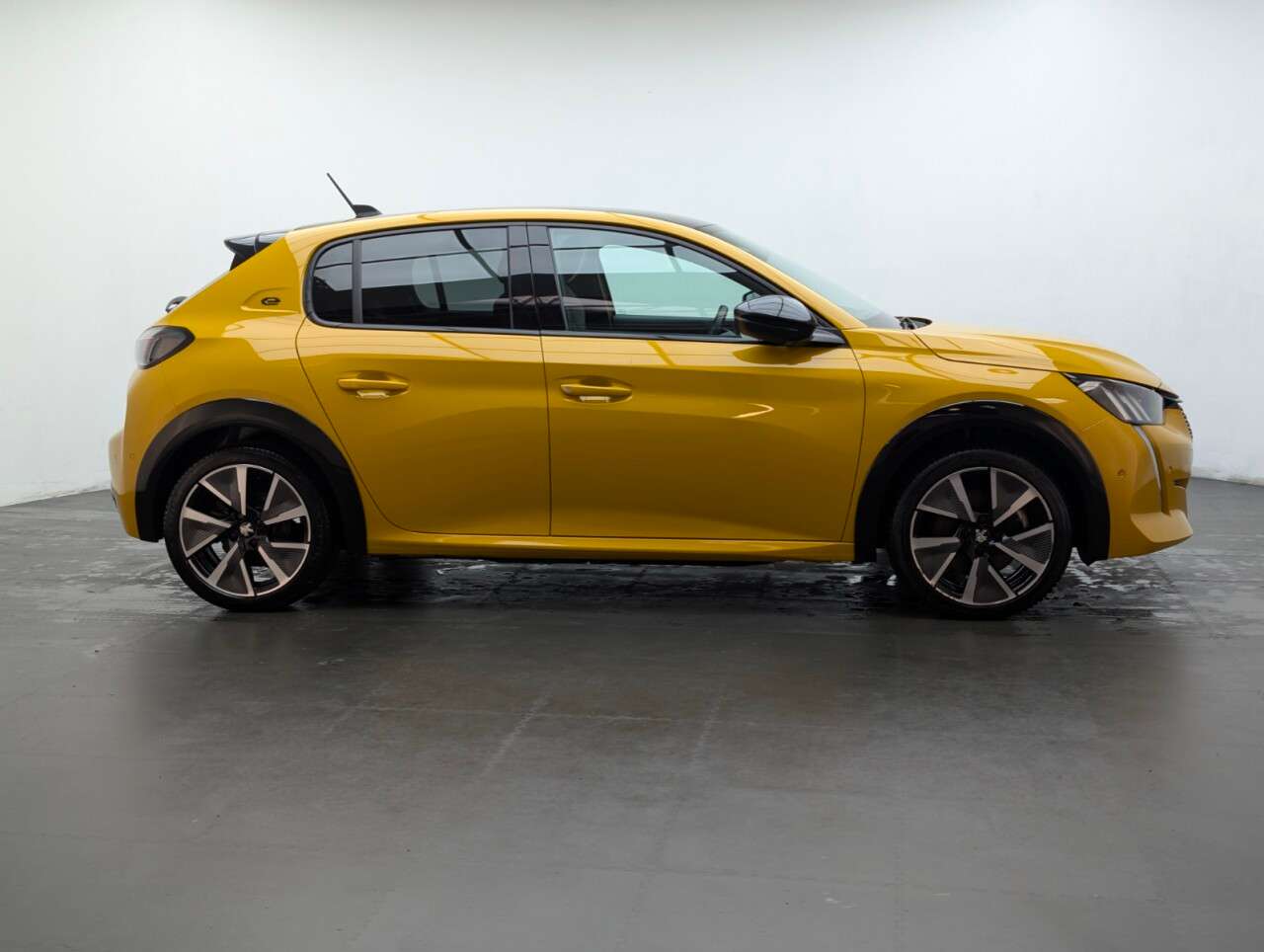 2021 PEUGEOT E-208 2021 PEUGEOT E-208