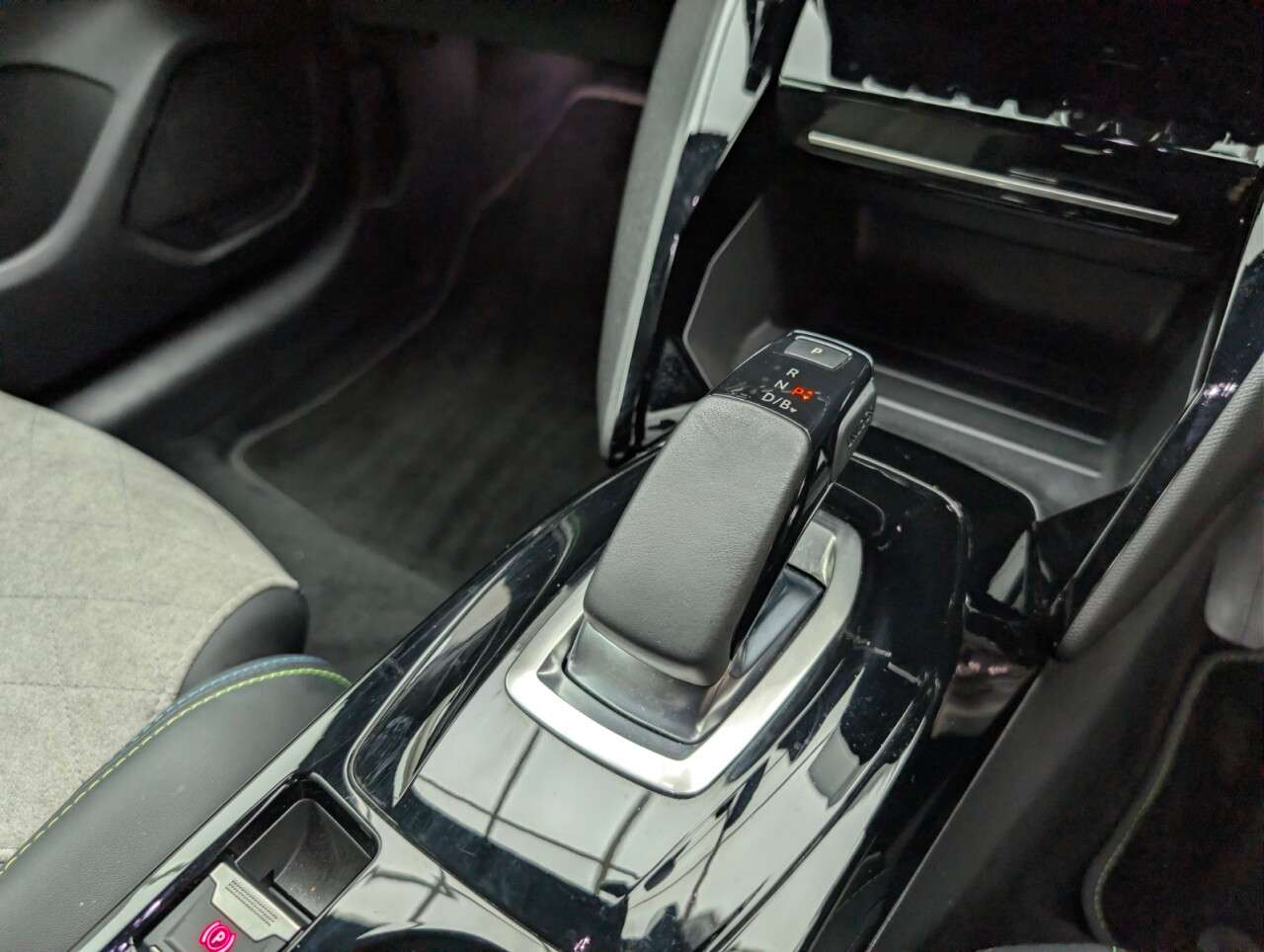 2021 PEUGEOT E-208 2021 PEUGEOT E-208