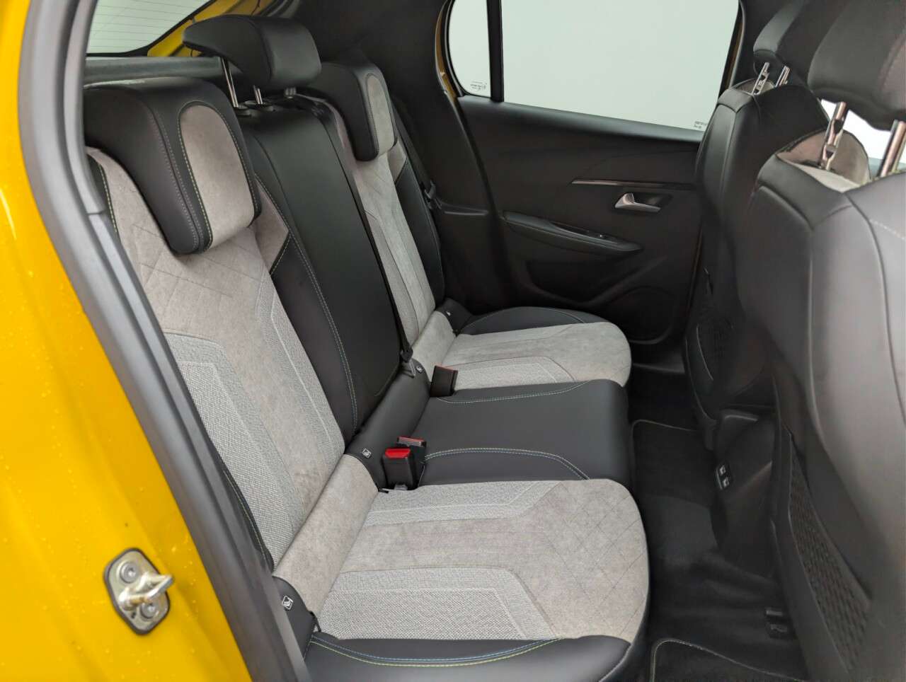 2021 PEUGEOT E-208 2021 PEUGEOT E-208