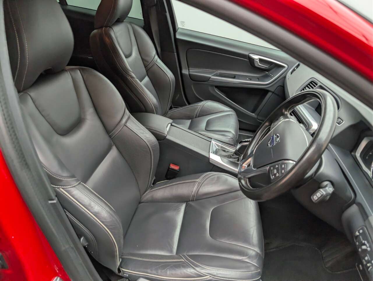 2017 VOLVO V60 2017 VOLVO V60